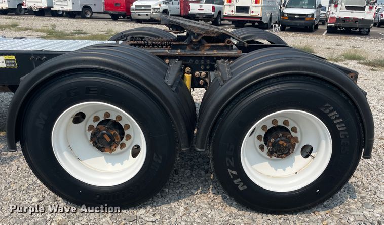 image for item KK9423 2012 Mack CHU613  semi truck