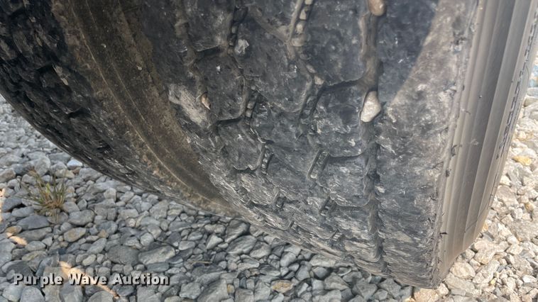 image for item KK9423 2012 Mack CHU613  semi truck