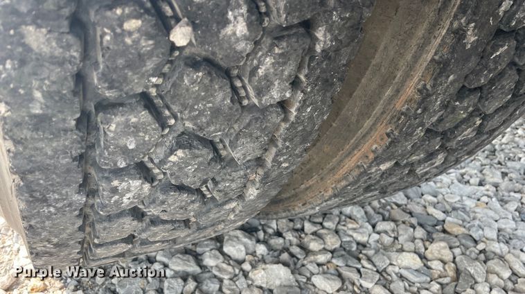 image for item KK9423 2012 Mack CHU613  semi truck