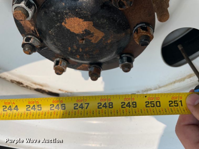 image for item KK9423 2012 Mack CHU613  semi truck