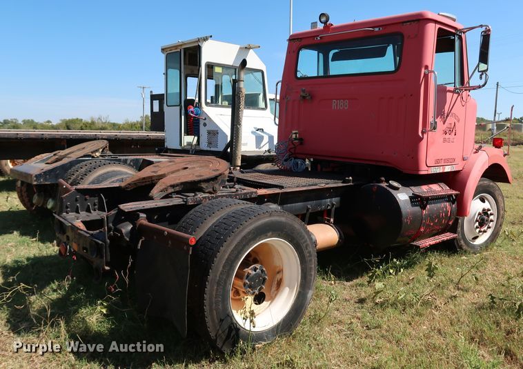 image for item KQ9754 1987 Vovlo White WCS  semi truck