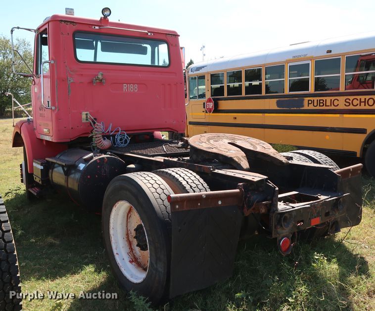 image for item KQ9754 1987 Vovlo White WCS  semi truck