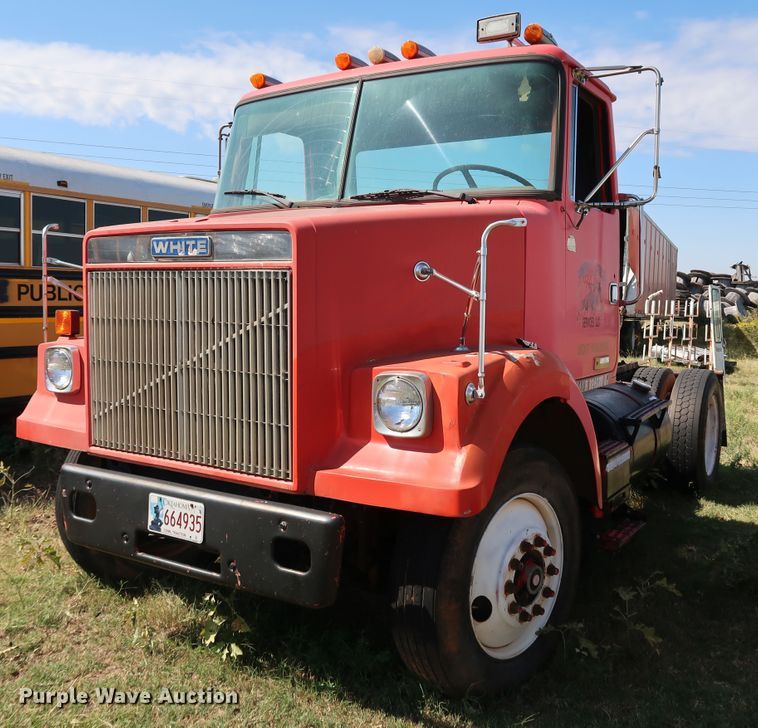 image for item KQ9754 1987 Vovlo White WCS  semi truck