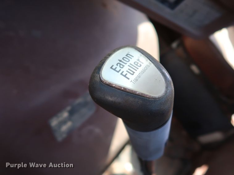 image for item KQ9754 1987 Vovlo White WCS  semi truck