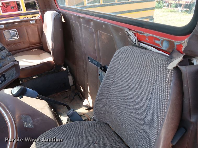 image for item KQ9754 1987 Vovlo White WCS  semi truck