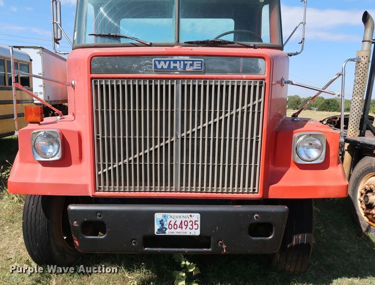 image for item KQ9754 1987 Vovlo White WCS  semi truck