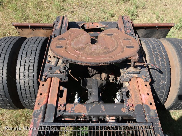 image for item KQ9754 1987 Vovlo White WCS  semi truck