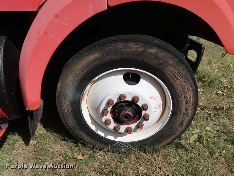 image for item KQ9754 1987 Vovlo White WCS  semi truck