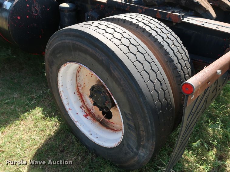 image for item KQ9754 1987 Vovlo White WCS  semi truck