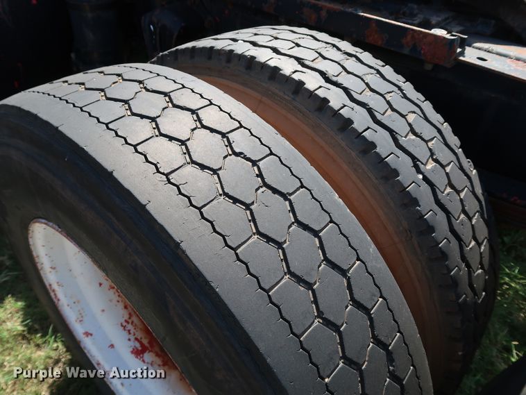 image for item KQ9754 1987 Vovlo White WCS  semi truck