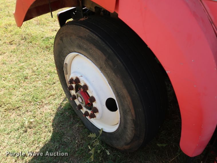 image for item KQ9754 1987 Vovlo White WCS  semi truck