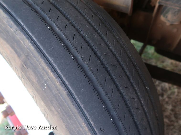 image for item KQ9754 1987 Vovlo White WCS  semi truck