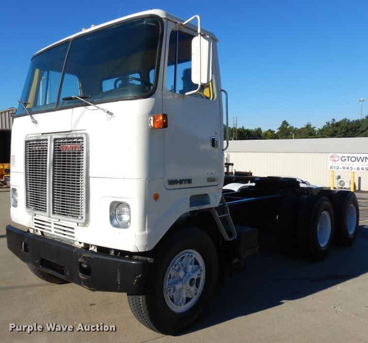 image for item KU9134 1976 White Road Commander 2  semi truck