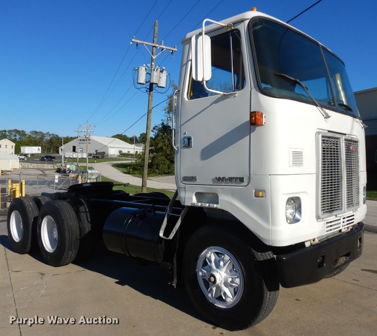 image for item KU9134 1976 White Road Commander 2  semi truck
