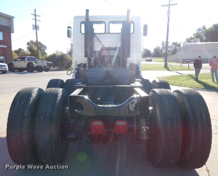 image for item KU9134 1976 White Road Commander 2  semi truck