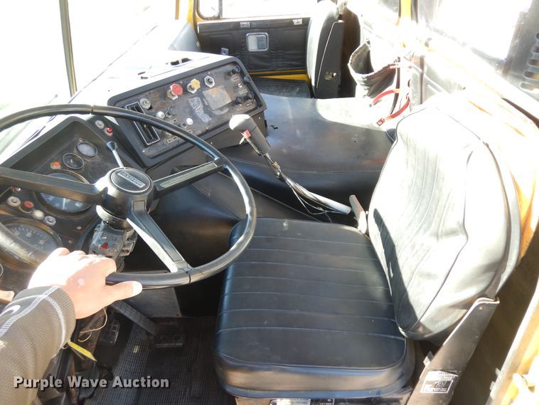 image for item KU9134 1976 White Road Commander 2  semi truck