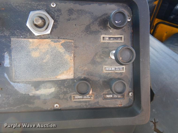 image for item KU9134 1976 White Road Commander 2  semi truck