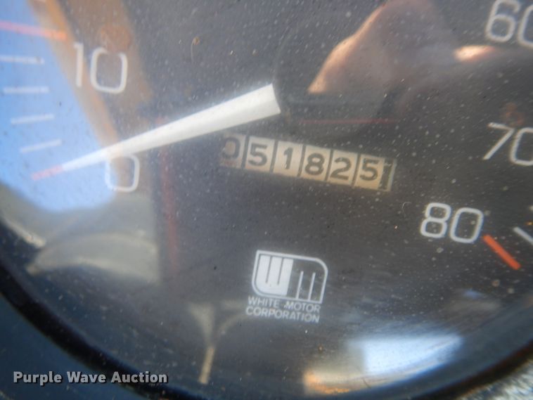 image for item KU9134 1976 White Road Commander 2  semi truck