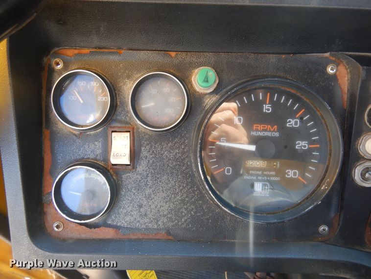 image for item KU9134 1976 White Road Commander 2  semi truck