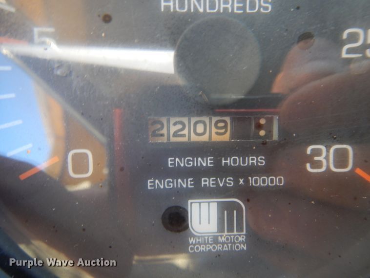 image for item KU9134 1976 White Road Commander 2  semi truck