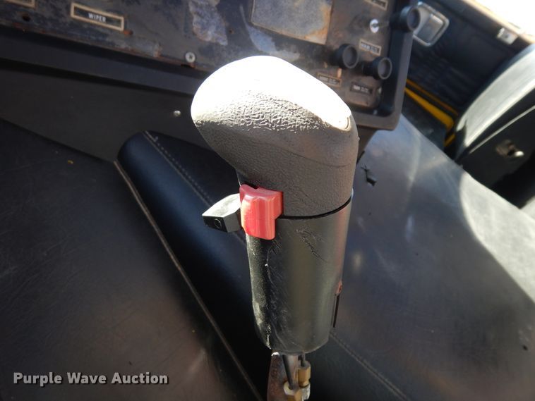 image for item KU9134 1976 White Road Commander 2  semi truck