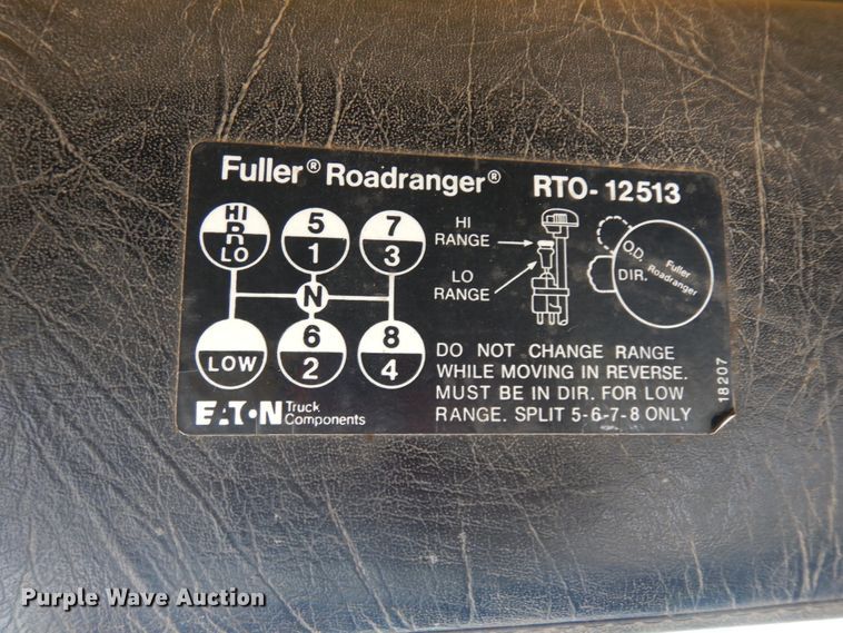 image for item KU9134 1976 White Road Commander 2  semi truck