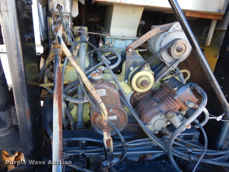 image for item KU9134 1976 White Road Commander 2  semi truck