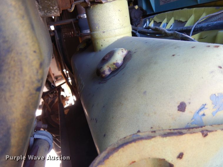 image for item KU9134 1976 White Road Commander 2  semi truck