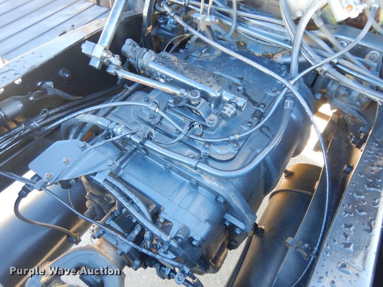 image for item KU9134 1976 White Road Commander 2  semi truck