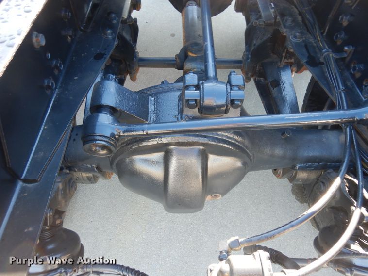 image for item KU9134 1976 White Road Commander 2  semi truck