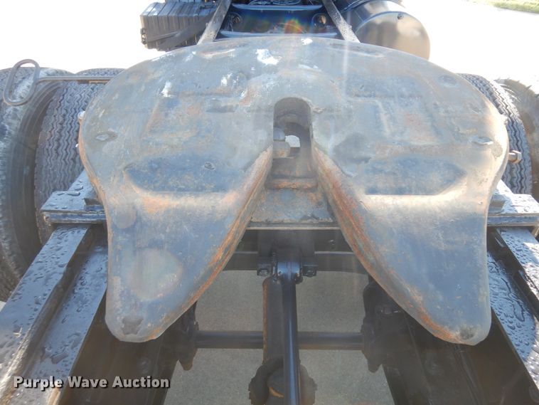 image for item KU9134 1976 White Road Commander 2  semi truck