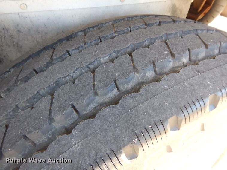 image for item KU9134 1976 White Road Commander 2  semi truck