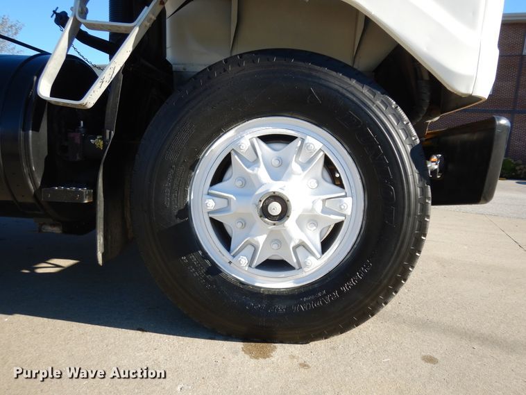 image for item KU9134 1976 White Road Commander 2  semi truck