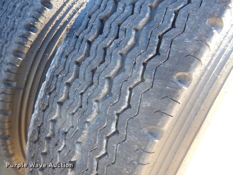 image for item KU9134 1976 White Road Commander 2  semi truck