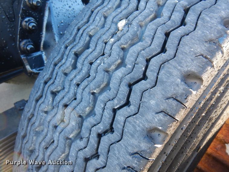 image for item KU9134 1976 White Road Commander 2  semi truck