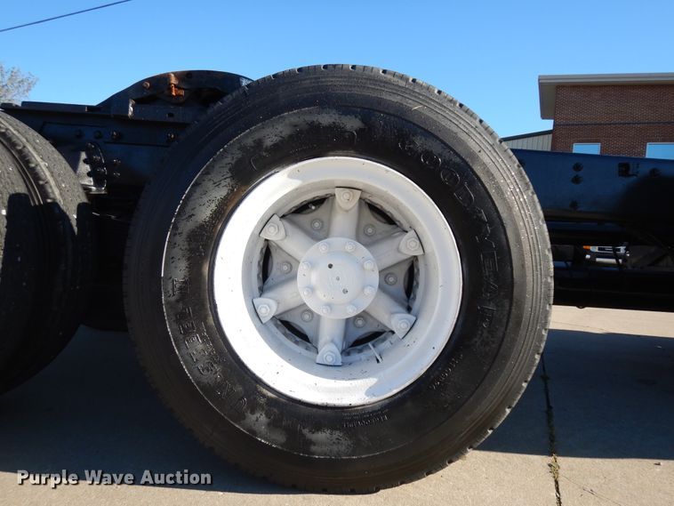 image for item KU9134 1976 White Road Commander 2  semi truck