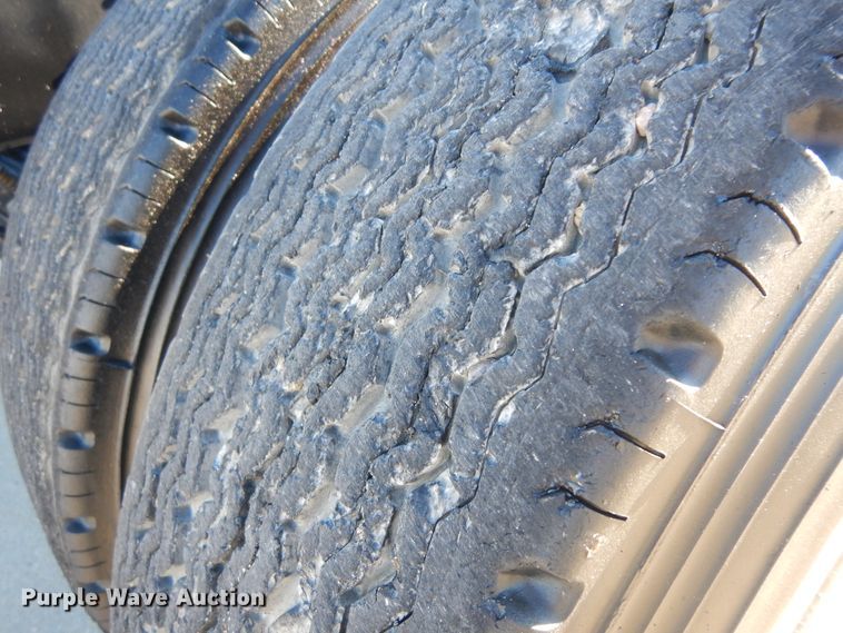 image for item KU9134 1976 White Road Commander 2  semi truck