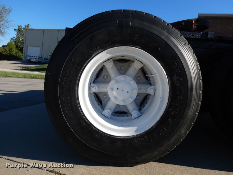 image for item KU9134 1976 White Road Commander 2  semi truck