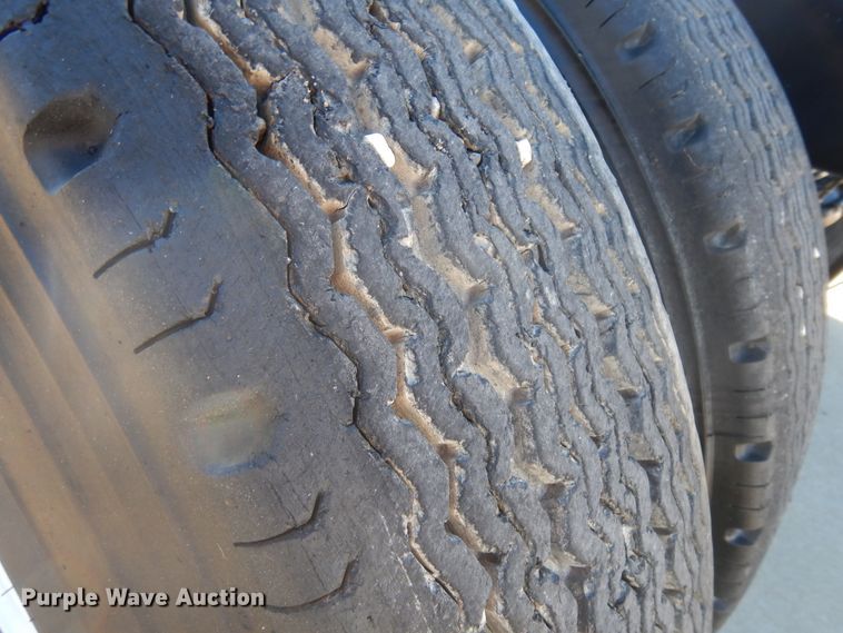 image for item KU9134 1976 White Road Commander 2  semi truck