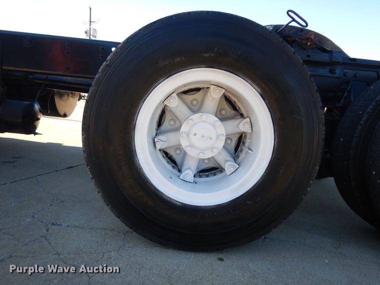 image for item KU9134 1976 White Road Commander 2  semi truck