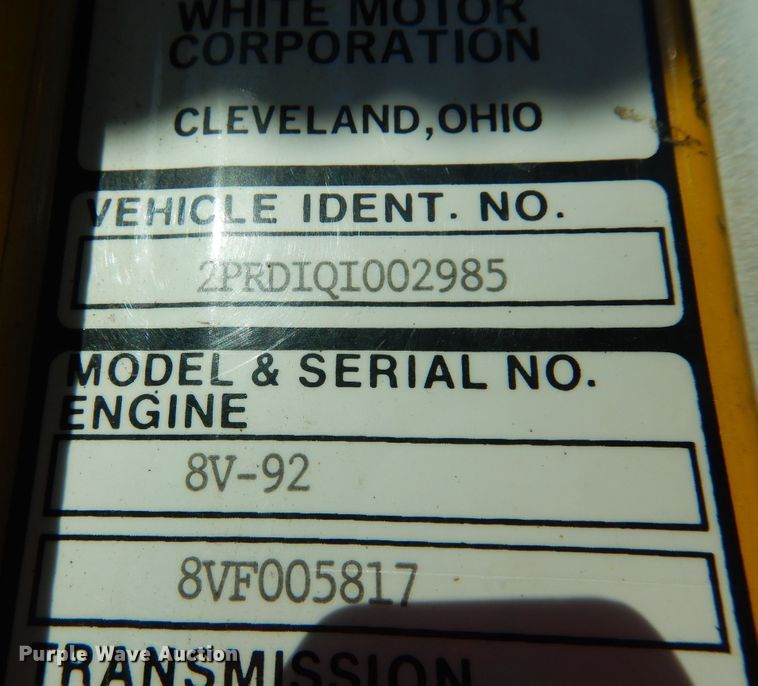 image for item KU9134 1976 White Road Commander 2  semi truck