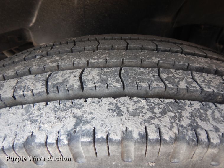 image for item KU9397 2005 Freightliner Columbia 120  semi truck