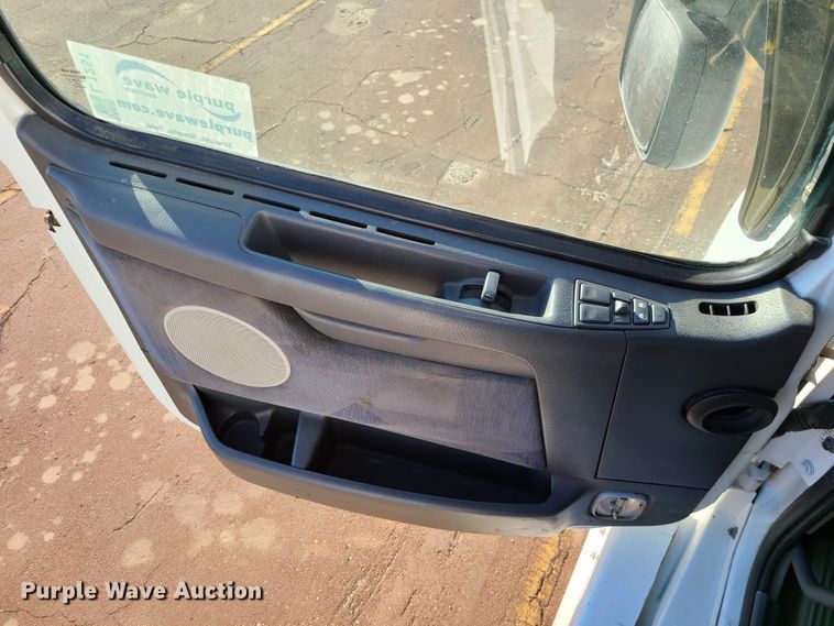 image for item L1251 2003 Volvo VNL  semi truck