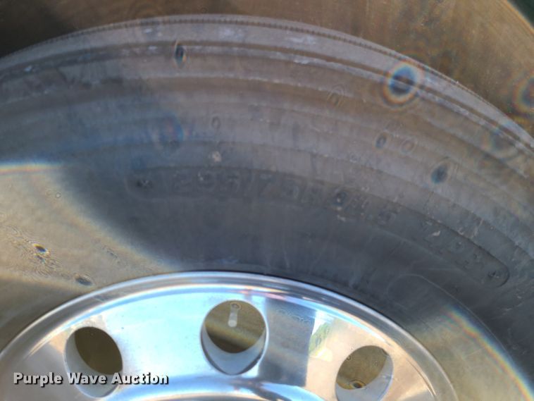 image for item L1251 2003 Volvo VNL  semi truck