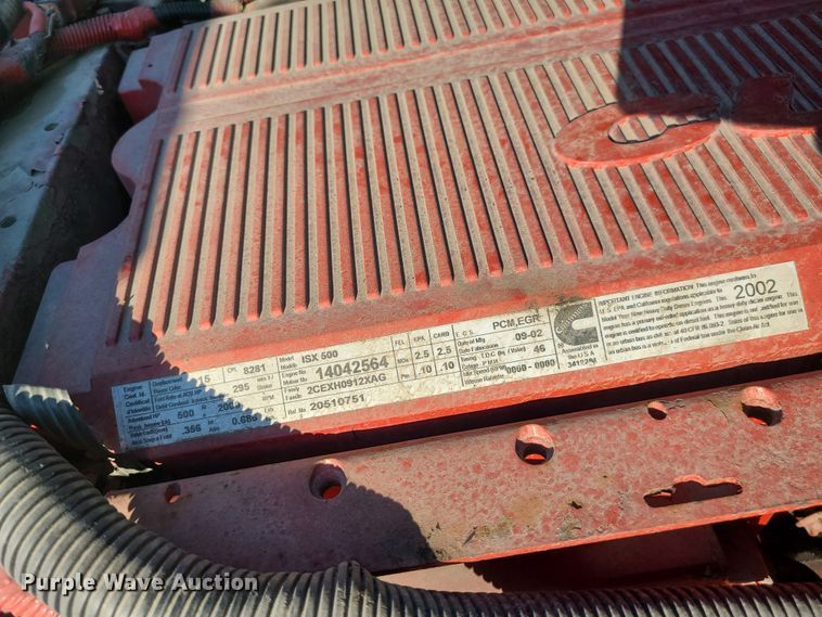 image for item L1251 2003 Volvo VNL  semi truck