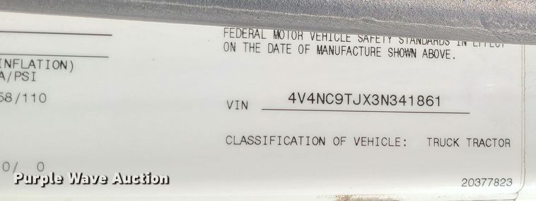 image for item L1251 2003 Volvo VNL  semi truck