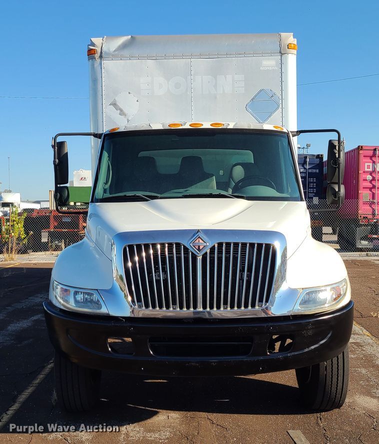 image for item L1252 2003 International 4300  box truck