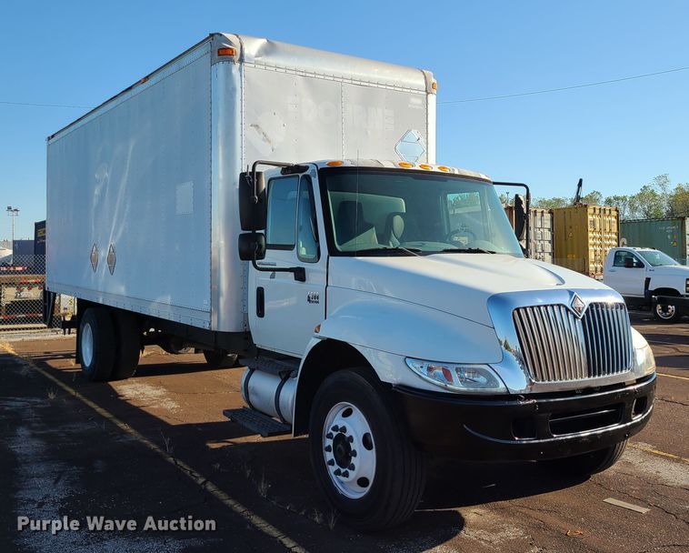 image for item L1252 2003 International 4300  box truck
