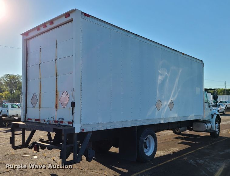 image for item L1252 2003 International 4300  box truck