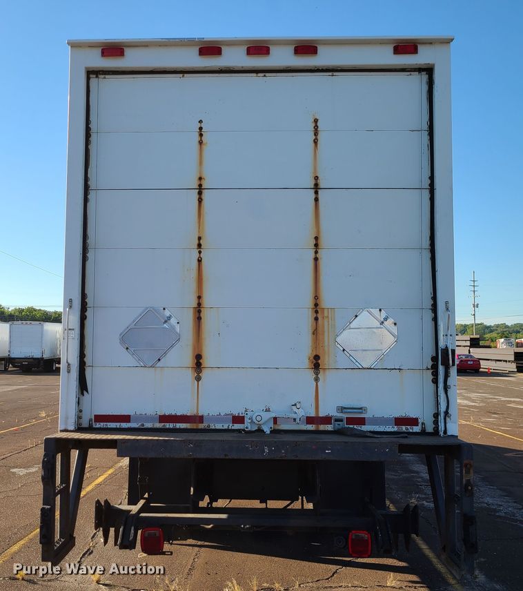 image for item L1252 2003 International 4300  box truck